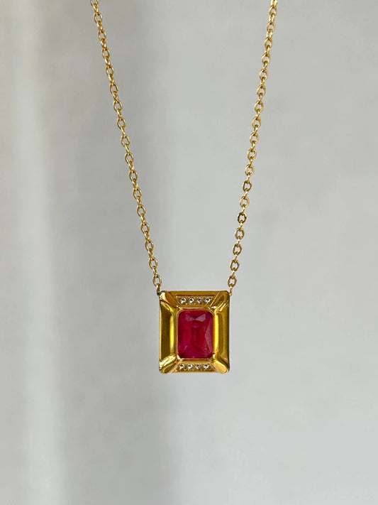 SCARLET GLEAM Necklace