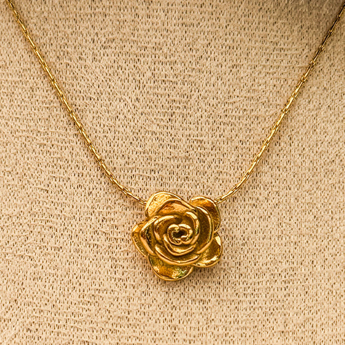 ROSE EMBRACE Necklace