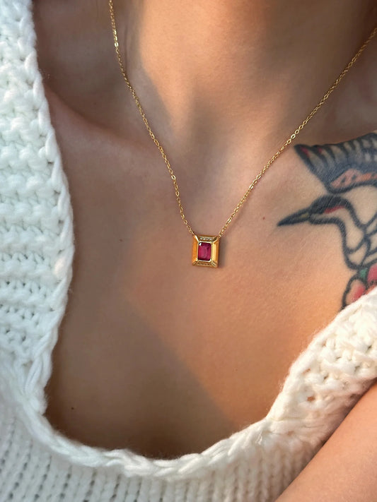 SCARLET GLEAM Necklace