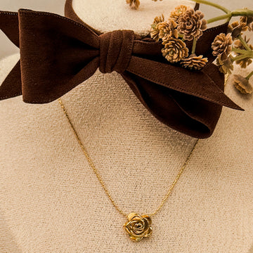 ROSE EMBRACE Necklace